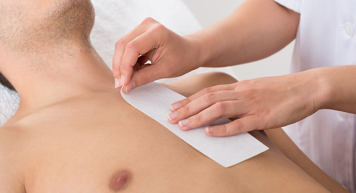 【メンズケア】胸毛を処理するための3つの方法とアフターケア